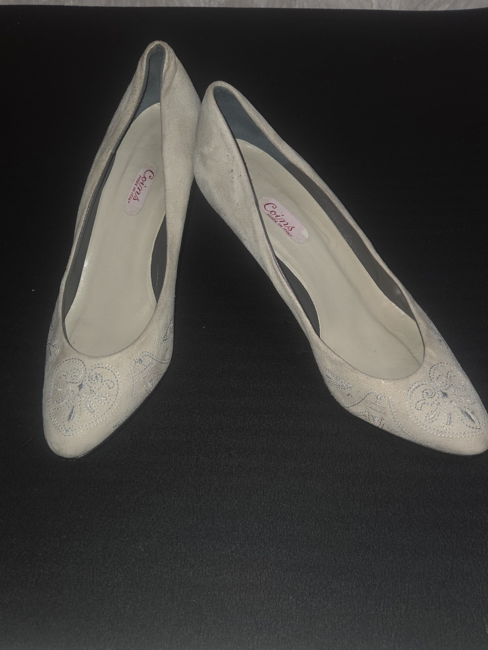 Vintage Made In ITALY Women's Cream SUEDE Embordiered Shoes Sz 9